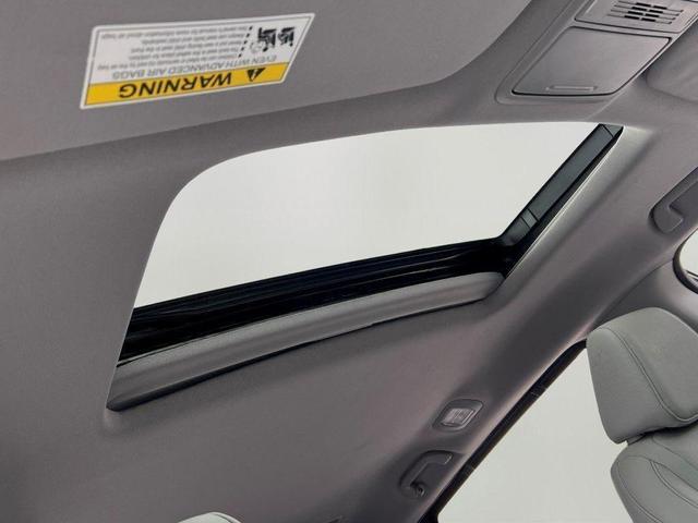 Photo of 2022 Crystal Black Pearl Honda Odyssey