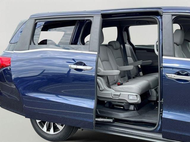 Photo of 2022 Crystal Black Pearl Honda Odyssey