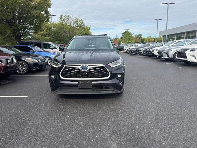 Photo of 2023 Midnight Black Metallic Toyota Highlander Hybrid