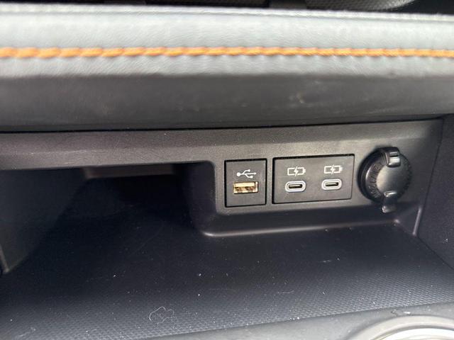 Photo of 2023 Midnight Black Metallic Toyota Highlander Hybrid