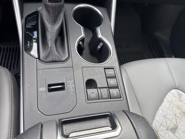 Photo of 2023 Midnight Black Metallic Toyota Highlander Hybrid