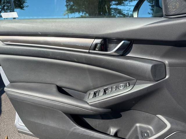 Photo of 2020 Lunar Silver Metallic Honda Accord