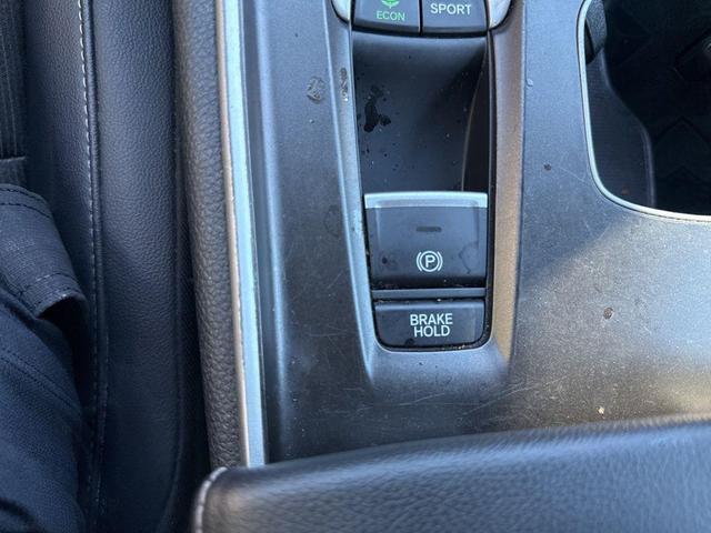 Photo of 2020 Lunar Silver Metallic Honda Accord