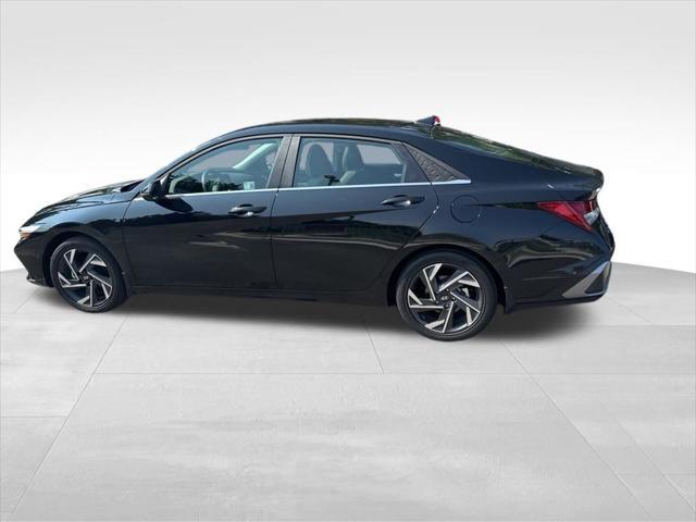 Photo of 2025 Abyss Black Hyundai ELANTRA