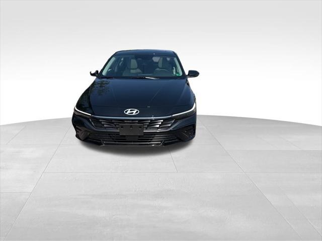 Photo of 2025 Abyss Black Hyundai ELANTRA