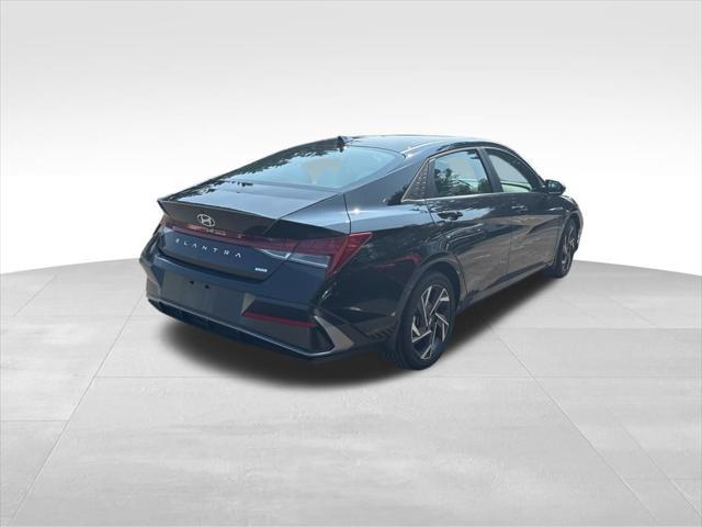 Photo of 2025 Abyss Black Hyundai ELANTRA