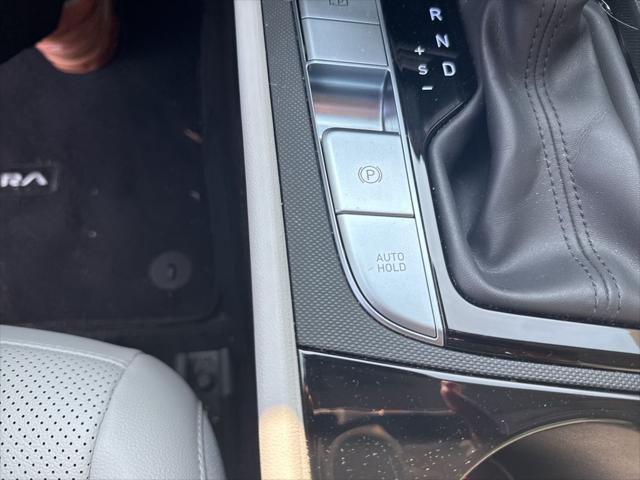 Photo of 2025 Abyss Black Hyundai ELANTRA