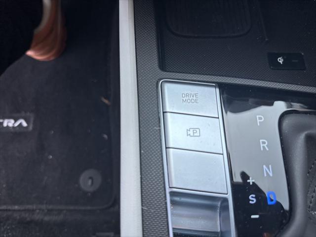 Photo of 2025 Abyss Black Hyundai ELANTRA