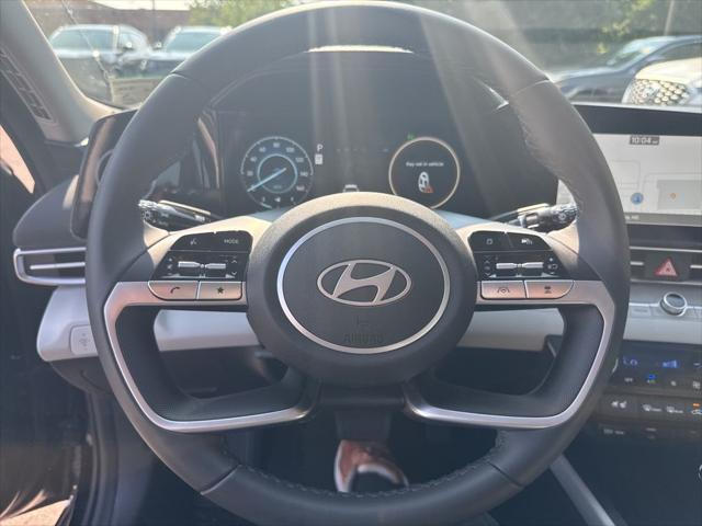 Photo of 2025 Abyss Black Hyundai ELANTRA