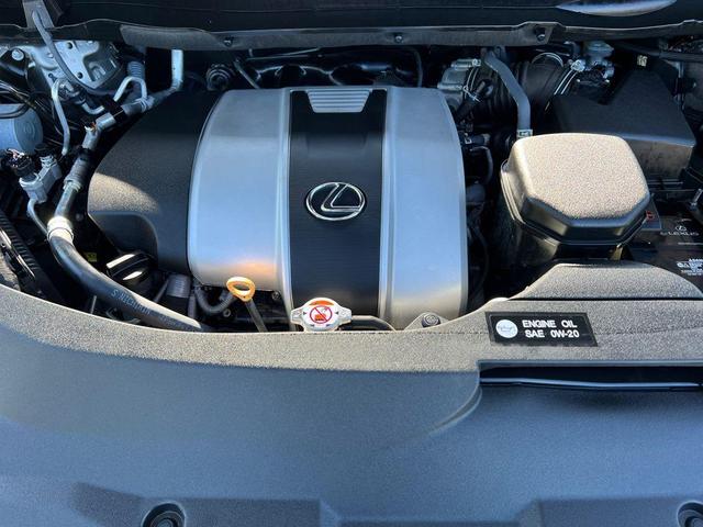 Photo of 2022 Atomic Silver Lexus RX 350