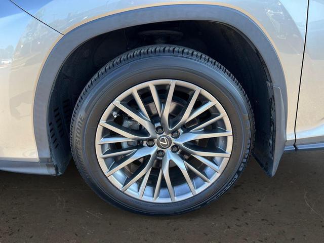 Photo of 2022 Atomic Silver Lexus RX 350