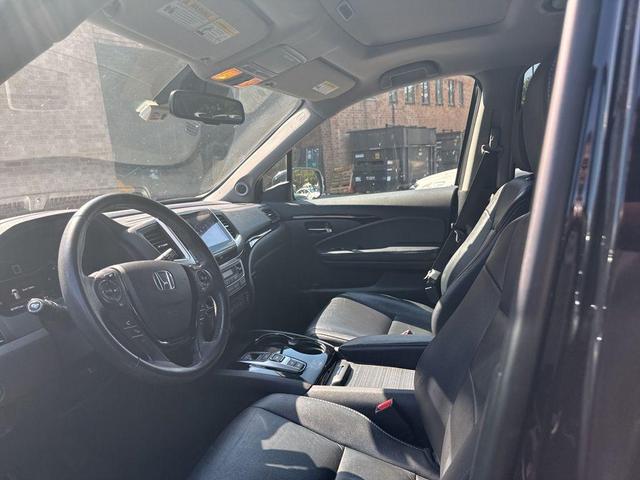 Photo of 2017 Crystal Black Pearl Honda Pilot