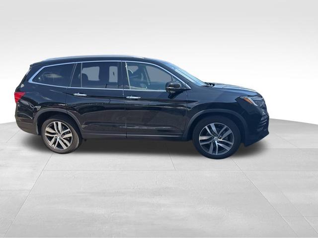 Photo of 2017 Crystal Black Pearl Honda Pilot