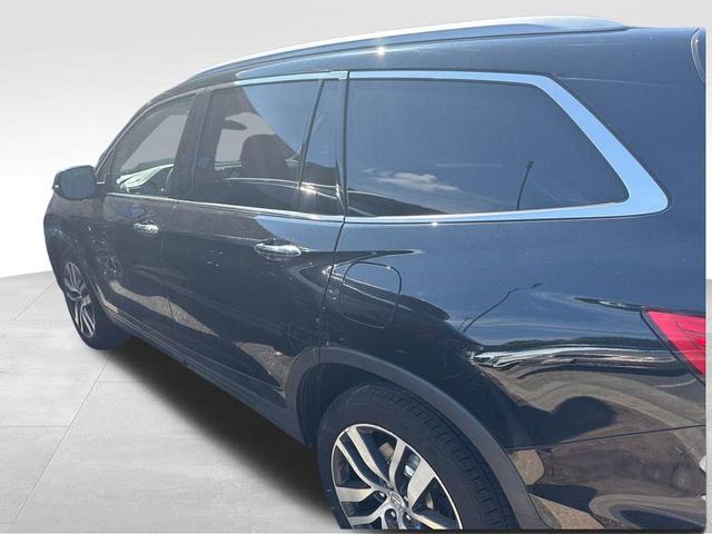 Photo of 2017 Crystal Black Pearl Honda Pilot