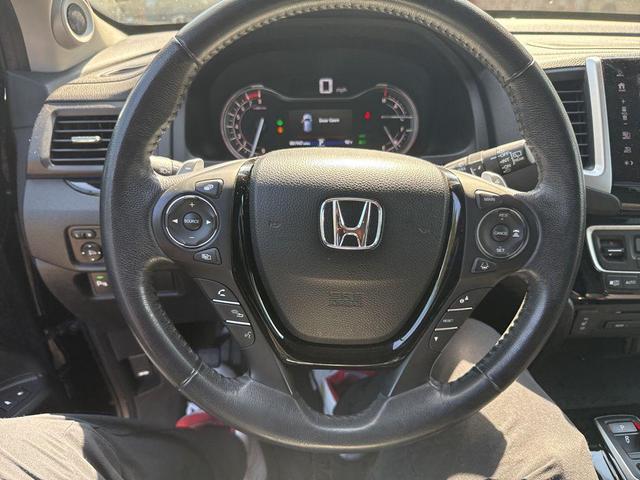 Photo of 2017 Crystal Black Pearl Honda Pilot