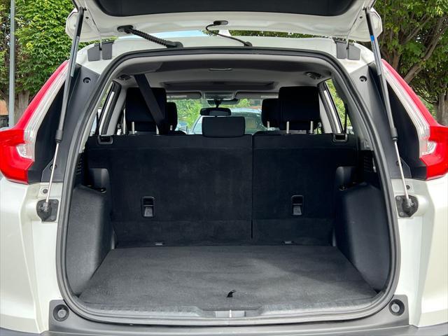 Photo of 2017 White Diamond Pearl Honda CR-V