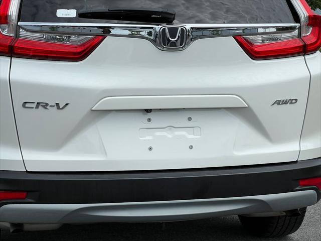 Photo of 2017 White Diamond Pearl Honda CR-V