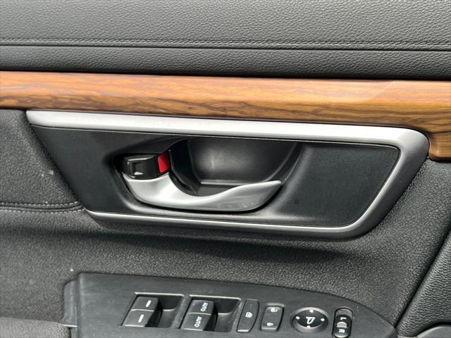 Photo of 2017 White Diamond Pearl Honda CR-V