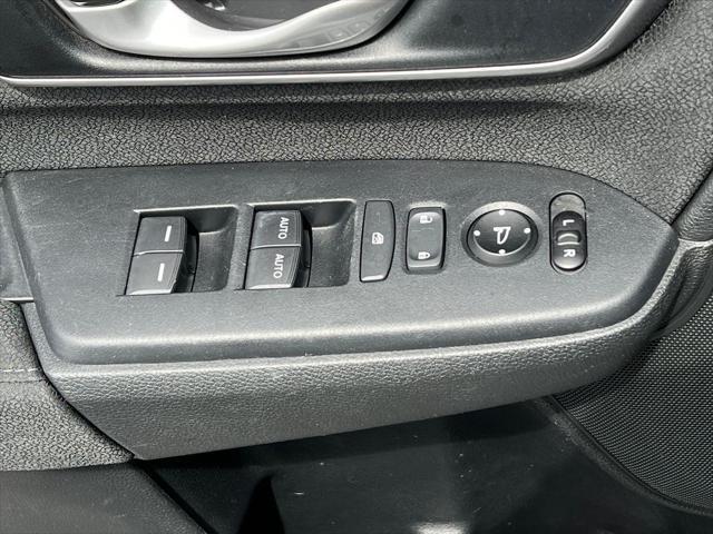 Photo of 2017 White Diamond Pearl Honda CR-V