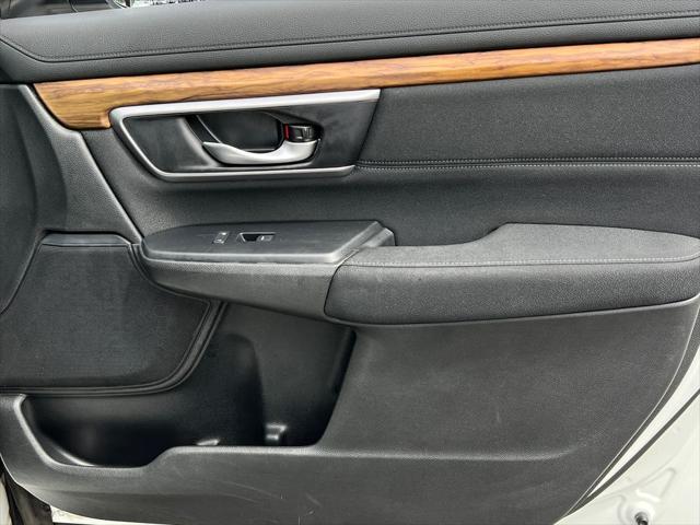 Photo of 2017 White Diamond Pearl Honda CR-V