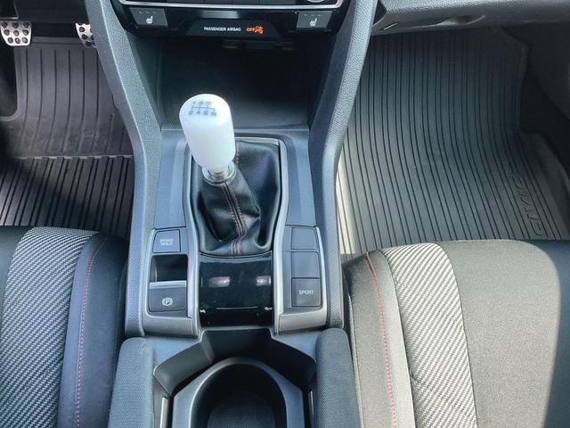 Photo of 2017 Lunar Silver Honda Civic