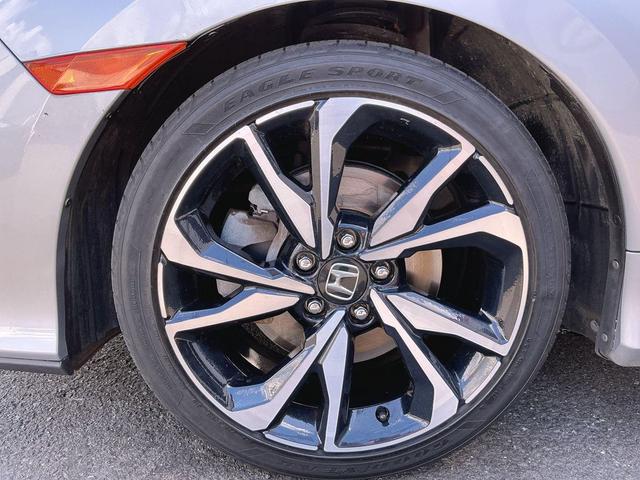 Photo of 2017 Lunar Silver Honda Civic