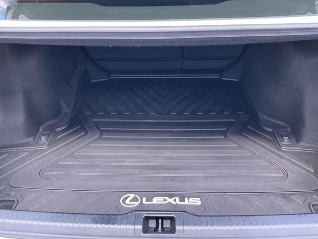 Photo of 2023 Ultra White Lexus IS 350