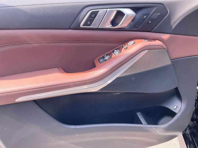 Photo of 2023 Carbon Black Metallic BMW X5 PHEV