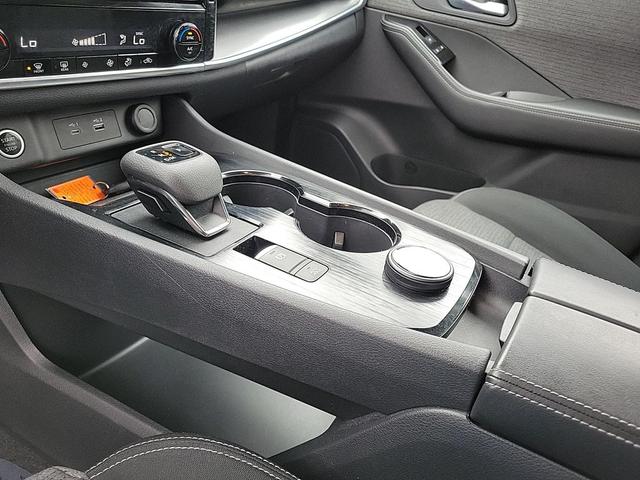 Photo of 2022 Brilliant Silver Metallic Nissan Rogue