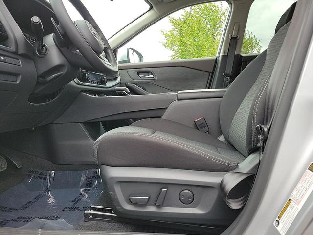 Photo of 2022 Brilliant Silver Metallic Nissan Rogue