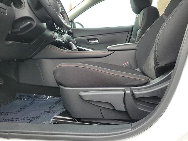 Photo of 2022 Aspen White Tricoat/Super Black Nissan Sentra