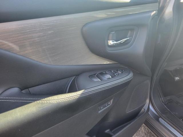 Photo of 2017 Gun Metallic Nissan Murano