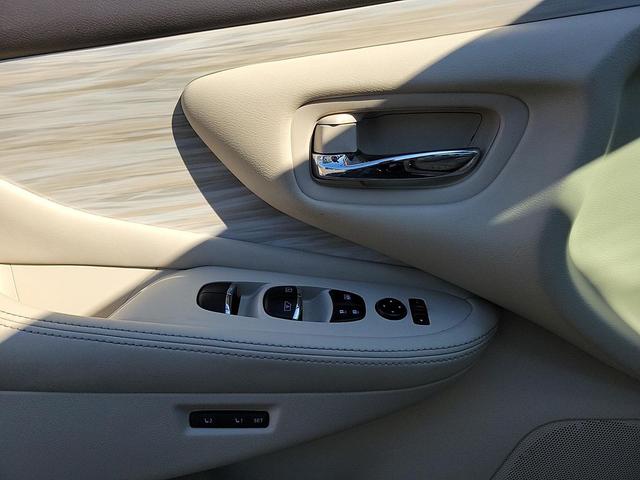 Photo of 2016 Magnetic Black Metallic Nissan Murano