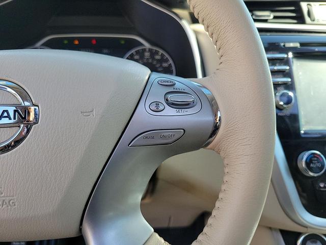 Photo of 2016 Magnetic Black Metallic Nissan Murano
