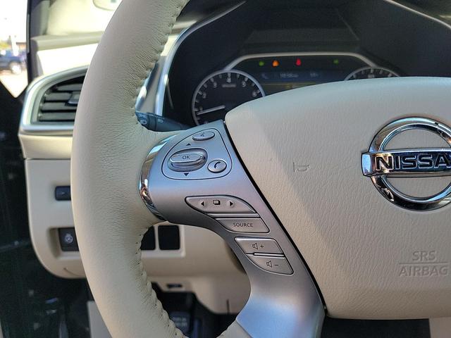 Photo of 2016 Magnetic Black Metallic Nissan Murano