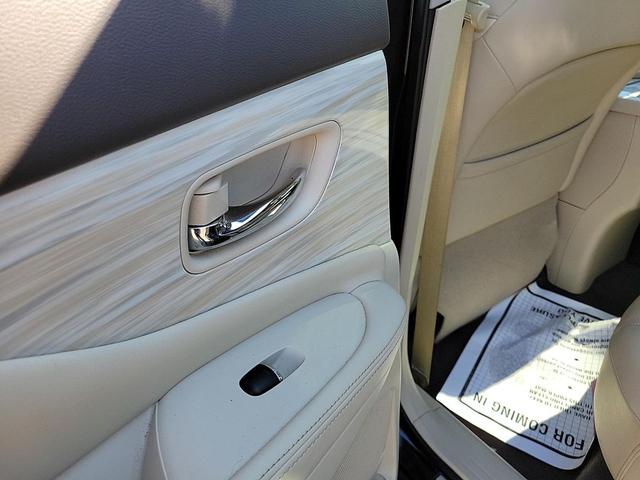 Photo of 2016 Magnetic Black Metallic Nissan Murano
