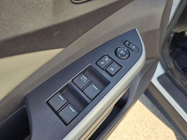 Photo of 2012 White Diamond Pearl Honda CR-V