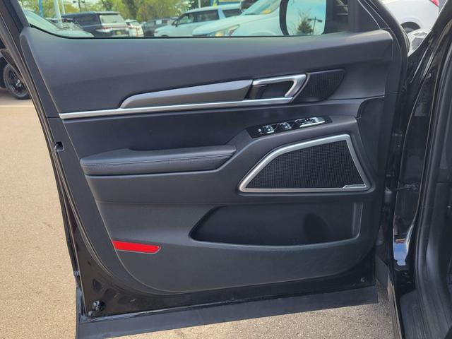 Photo of 2021 Ebony Black Kia Telluride