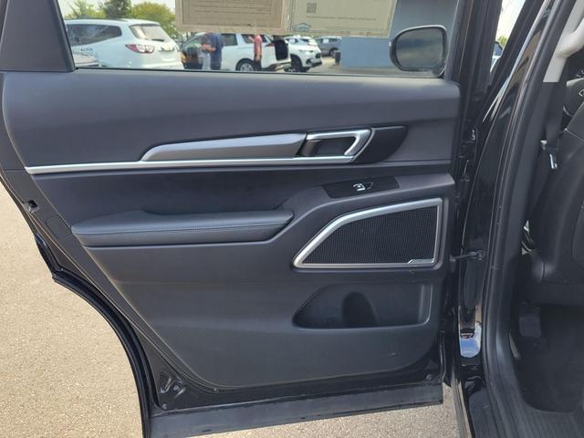 Photo of 2021 Ebony Black Kia Telluride