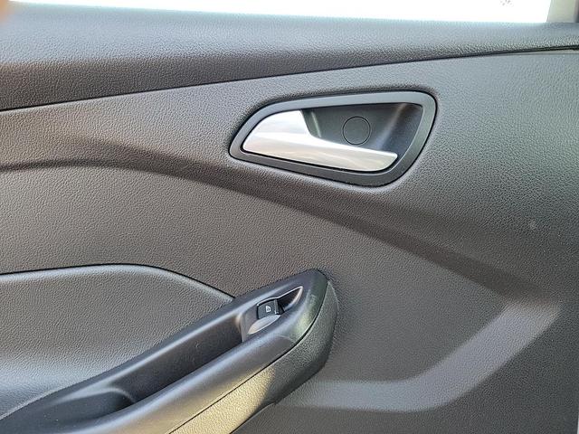 Photo of 2014 Ingot Silver Metallic Ford Focus