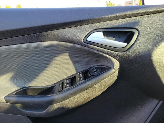 Photo of 2014 Ingot Silver Metallic Ford Focus