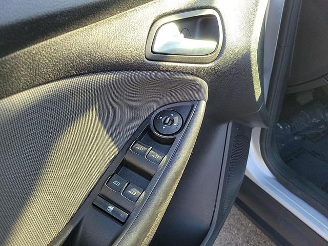 Photo of 2014 Ingot Silver Metallic Ford Focus