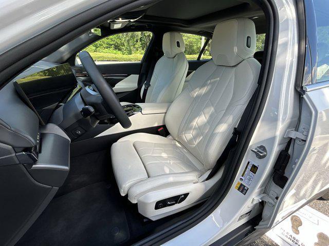 Photo of 2024 Alpine White BMW i5