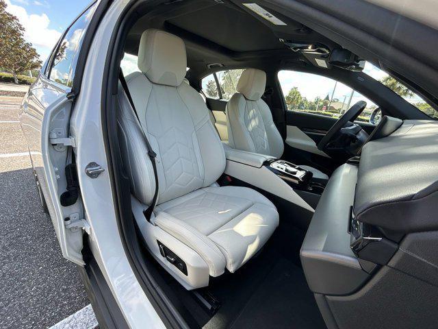 Photo of 2024 Alpine White BMW i5