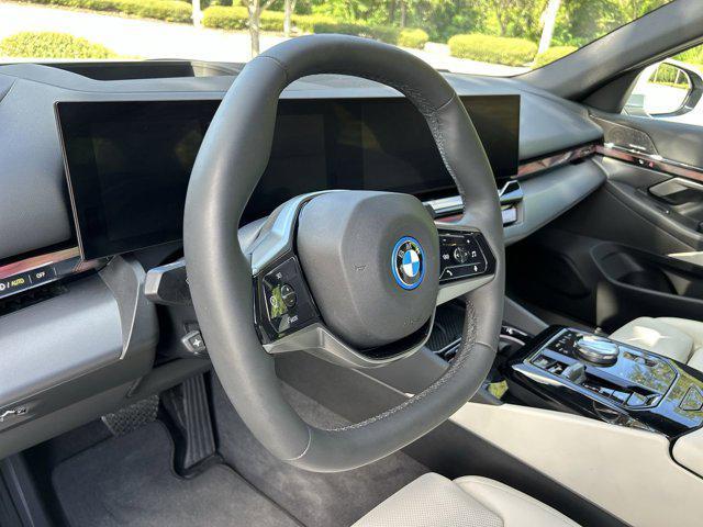 Photo of 2024 Alpine White BMW i5