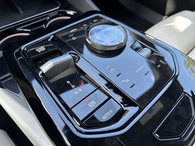 Photo of 2024 Alpine White BMW i5