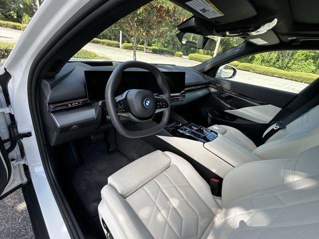 Photo of 2024 Alpine White BMW i5