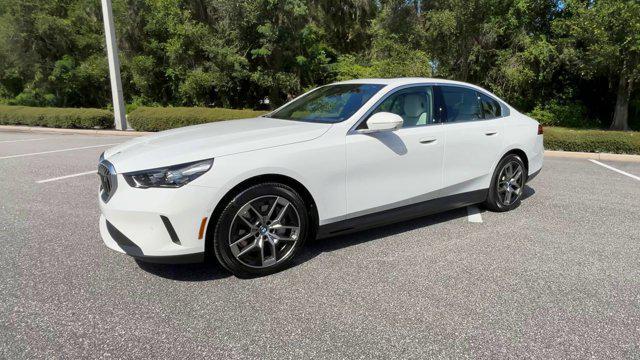 Photo of 2024 Alpine White BMW i5