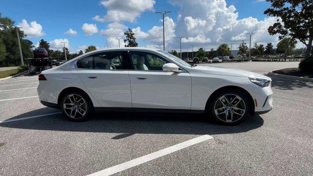 Photo of 2024 Alpine White BMW i5