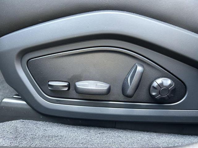 Photo of 2025 Oak Porsche Taycan